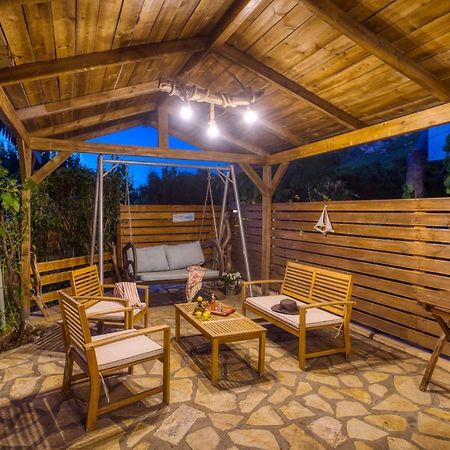Christinas Lofts Apartment Agios Matthaios  Exterior photo