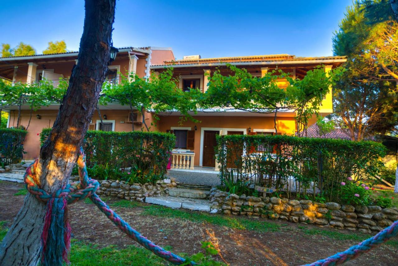 Christinas Lofts Apartment Agios Matthaios  Exterior photo