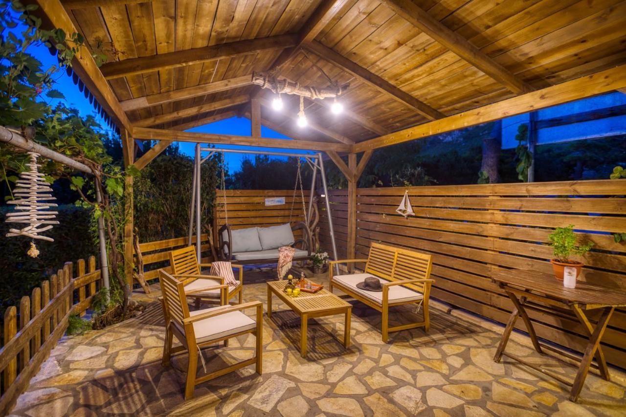 Christinas Lofts Apartment Agios Matthaios  Exterior photo