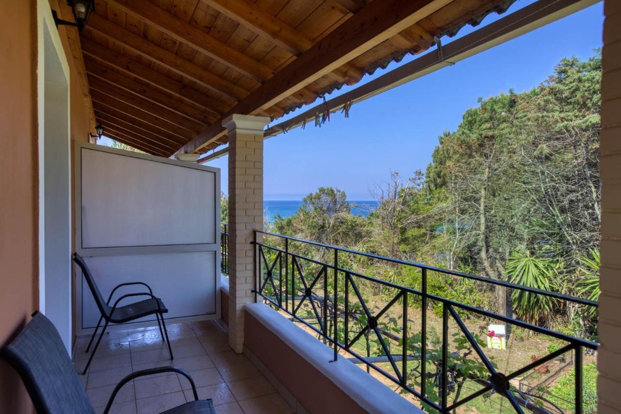 Christinas Lofts Apartment Agios Matthaios  Exterior photo