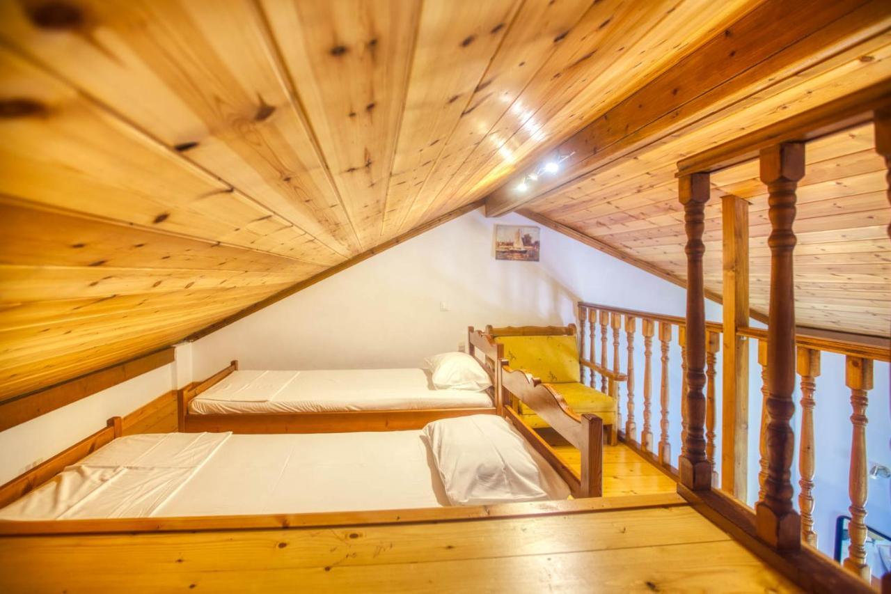 Christinas Lofts Apartment Agios Matthaios  Exterior photo