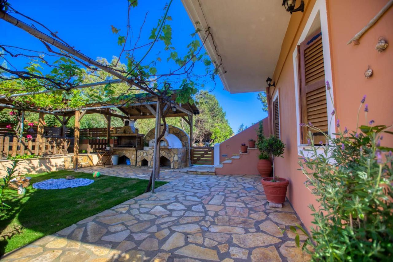 Christinas Lofts Apartment Agios Matthaios  Exterior photo