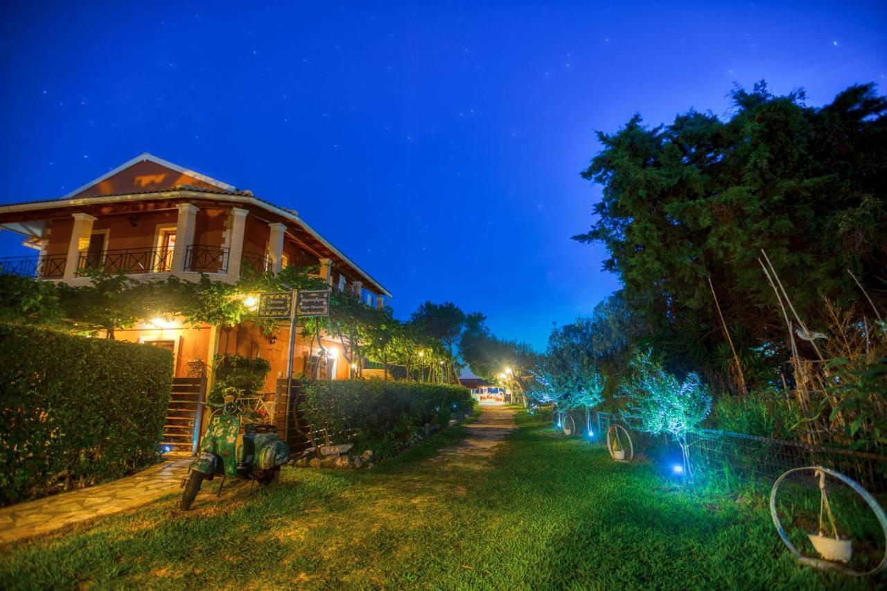 Christinas Lofts Apartment Agios Matthaios  Exterior photo