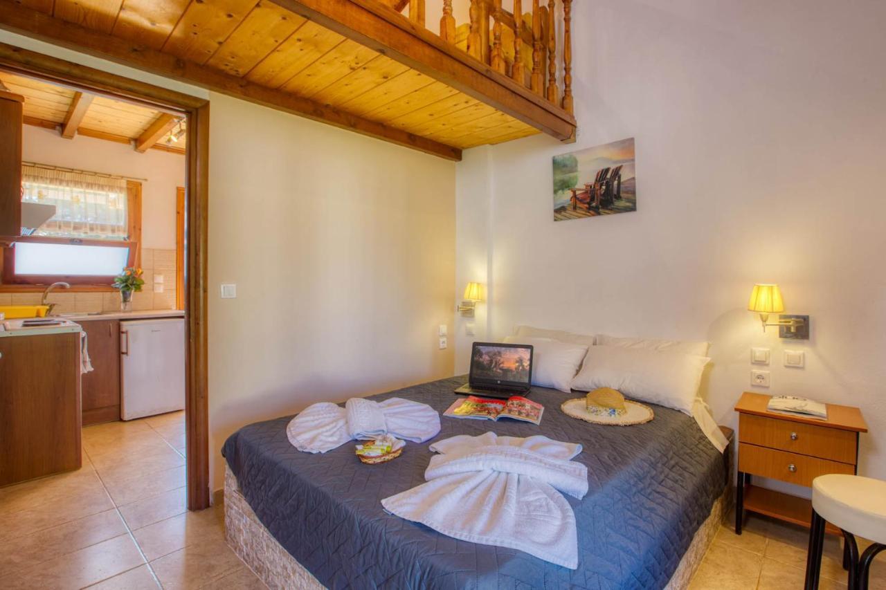 Christinas Lofts Apartment Agios Matthaios  Exterior photo