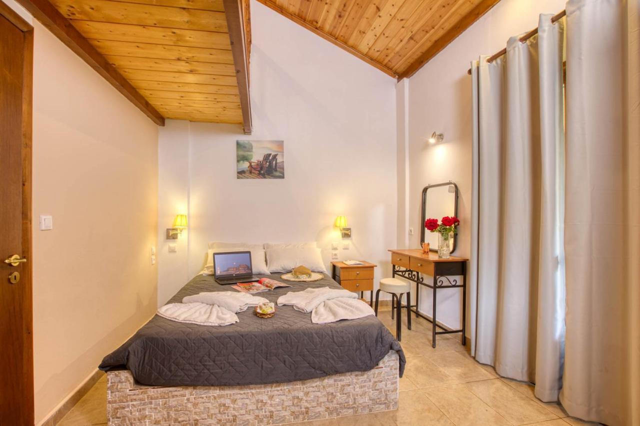 Christinas Lofts Apartment Agios Matthaios  Exterior photo