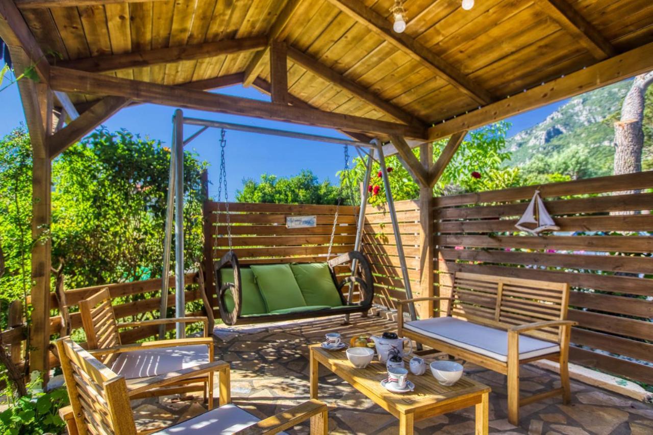 Christinas Lofts Apartment Agios Matthaios  Exterior photo