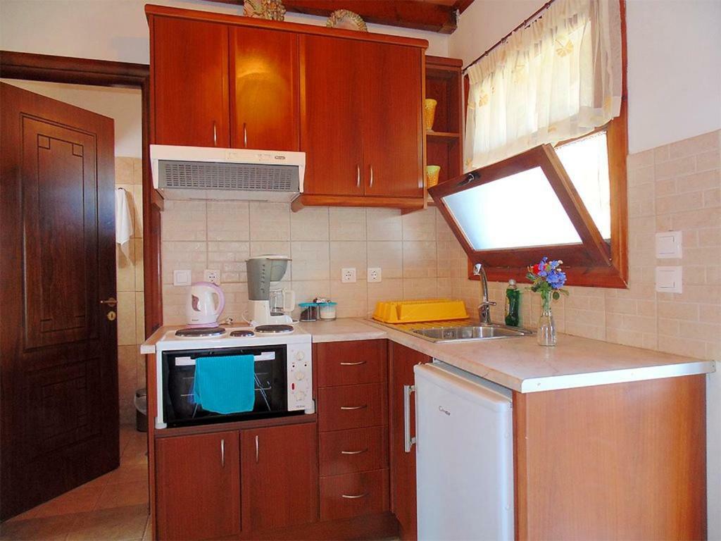 Christinas Lofts Apartment Agios Matthaios  Exterior photo