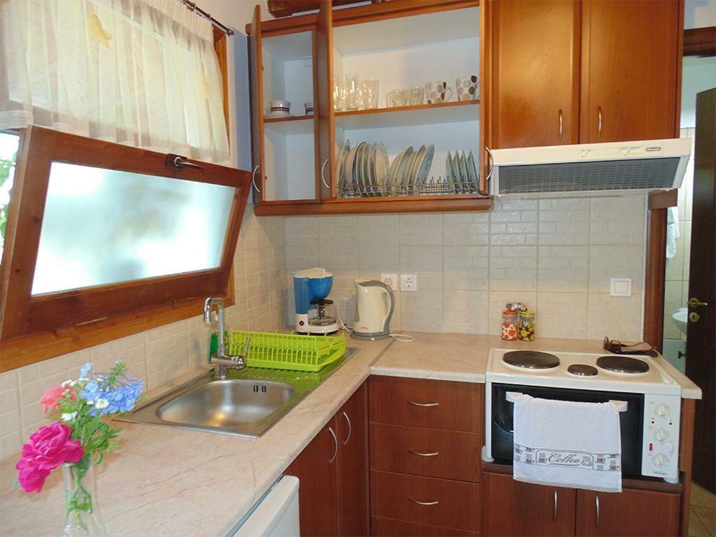Christinas Lofts Apartment Agios Matthaios  Exterior photo